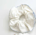 Scrunchie 髮圈 米白緞面藍邊