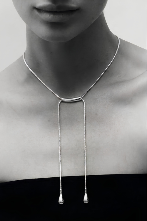 Duet Drop Necklace 雙墜滑動項鏈 黑白配戴圖