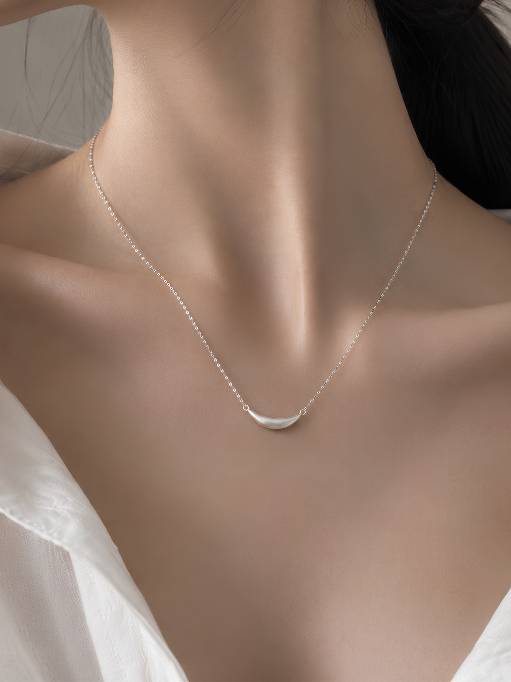 Crescent Necklace 弧形項鏈 2