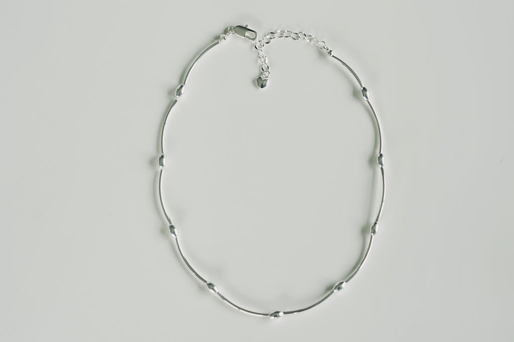 Whisper Chain Necklace 串珠幼鏈項鏈 – SOMUSOMU silver bead station necklace detail