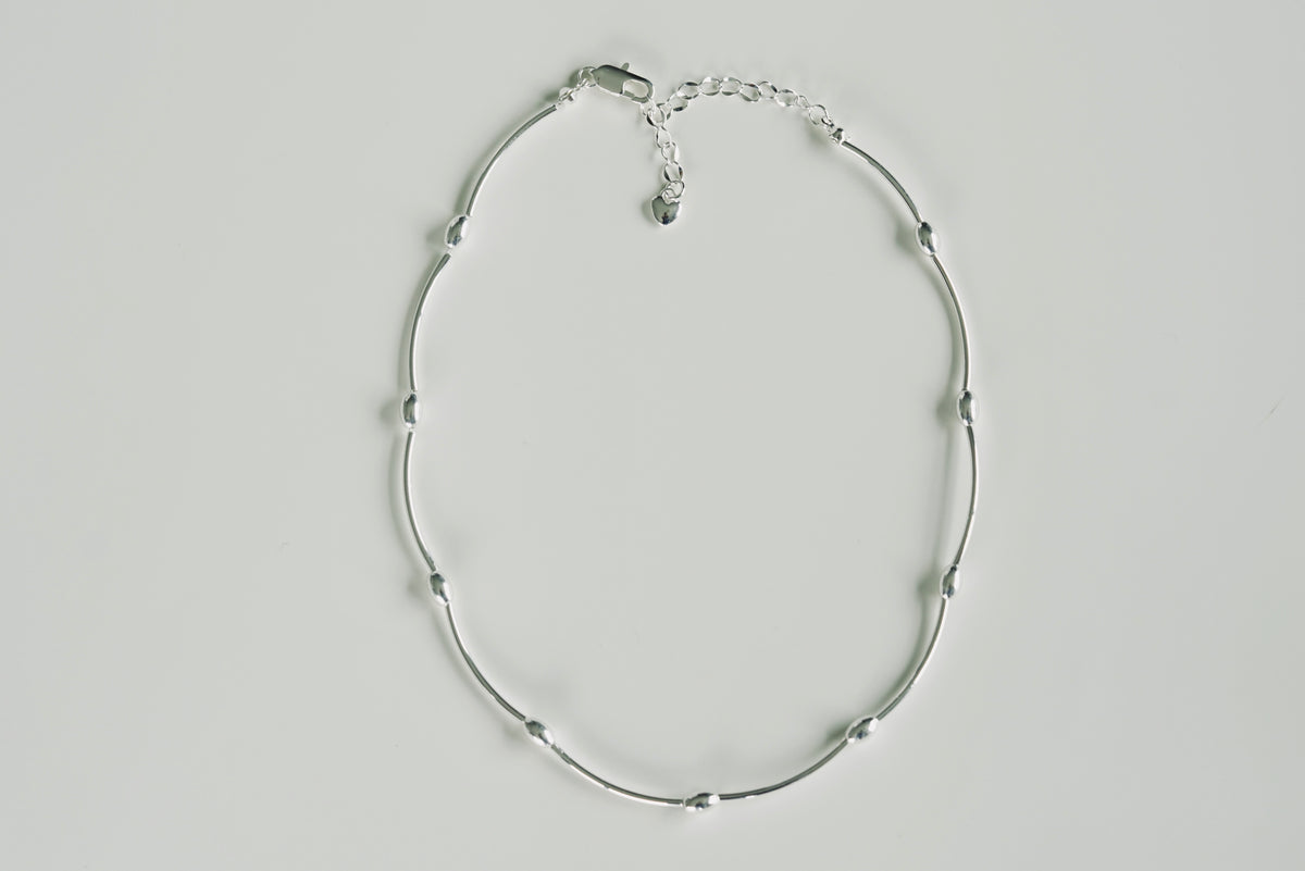 Whisper Chain Necklace 串珠幼鏈項鏈 – SOMUSOMU silver bead station necklace detail