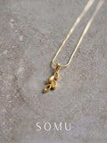 The Mini Leaf Necklace 葉墜項鏈 – SOMUSOMU 玫瑰金柳葉吊墜頸鏈