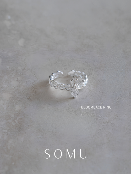 Bloomlace Ring 花結戒指 – SOMUSOMU 水鑽花朵開口戒指